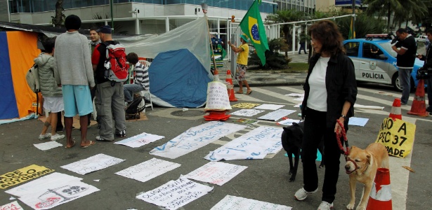 Desde sexta-feira (21), os manifestantes estão em acampamento no Leblon (Rio) - Gabriel de Paiva/Agência O Globo
