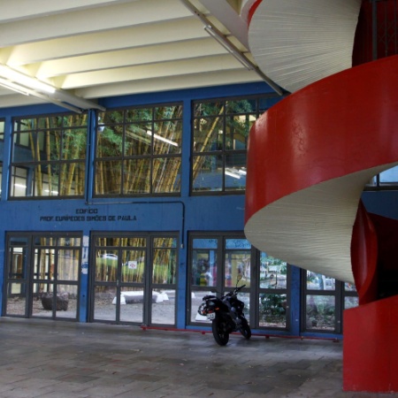 Prédio da FFLCH (Faculdade de Filosofia, Letras e Ciências Humanas) da USP, na zona oeste da capital paulista - Marcos Bezerra/Futura Press