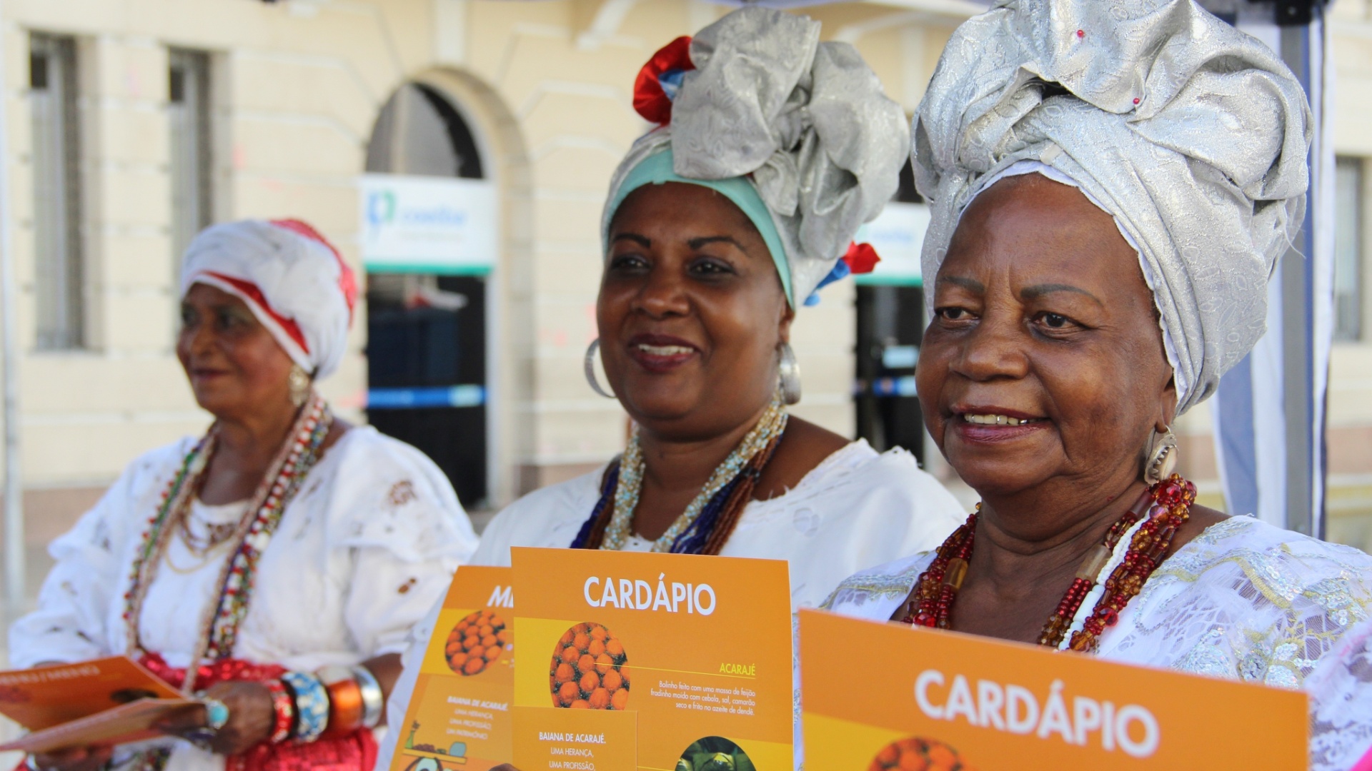 Baianas do acarajé ganham cardápio em português, inglês e espanhol - Divulgação/Mateus Pereira