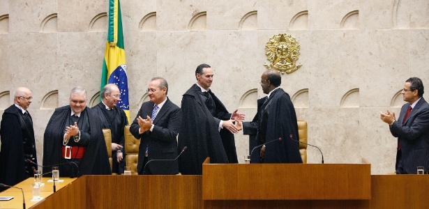 Roberto Barroso (quinto da esquerda para a direita) toma posse como ministro no STF - Nelson Junior/STF