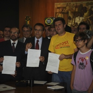 Presidente da Câmara dos Deputados, Henrique Eduardo Alves (PMDB-RN), recebe lideranças das manifestações para ouvir demandas   - José Cruz/ABr