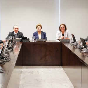 A presidente Dilma Rousseff em reunião com os presidentes dos partidos que compõem a base aliada no Congresso Nacional - Roberto Stuckert Filho/PR