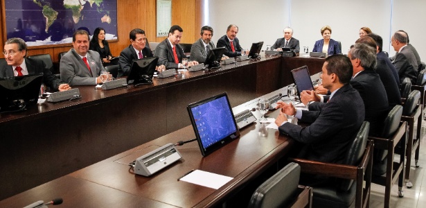 A presidente Dilma Rousseff se reúniu com os presidentes dos partidos que compõem a base aliada no Congresso - Roberto Stuckert Filho/PR