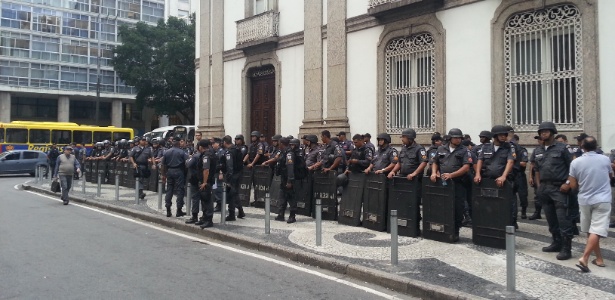 Policiamento é reforçado para manifestação que deve acontecer na tarde desta quinta - Hanrrikson Andrade/UOL