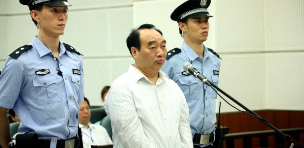 Em imagem de arquivo, Lei Zhengfu é julgado em corte na cidade de Chongqing