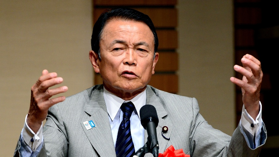 O ministro de Finanças, Taro Aso, fez declarações nesta sexta-feira (19) - Toru Yamanaka/AFP