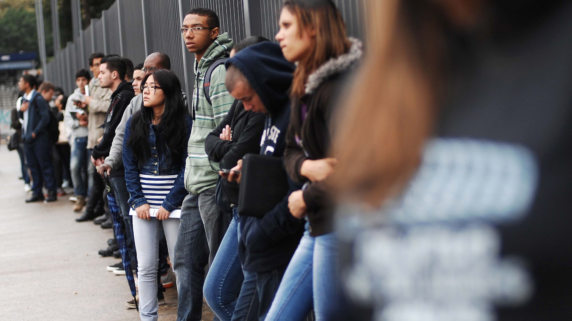 Candidatos fazem vestibular 2013 de inverno das Fatecs - Reinaldo Canato/UOL