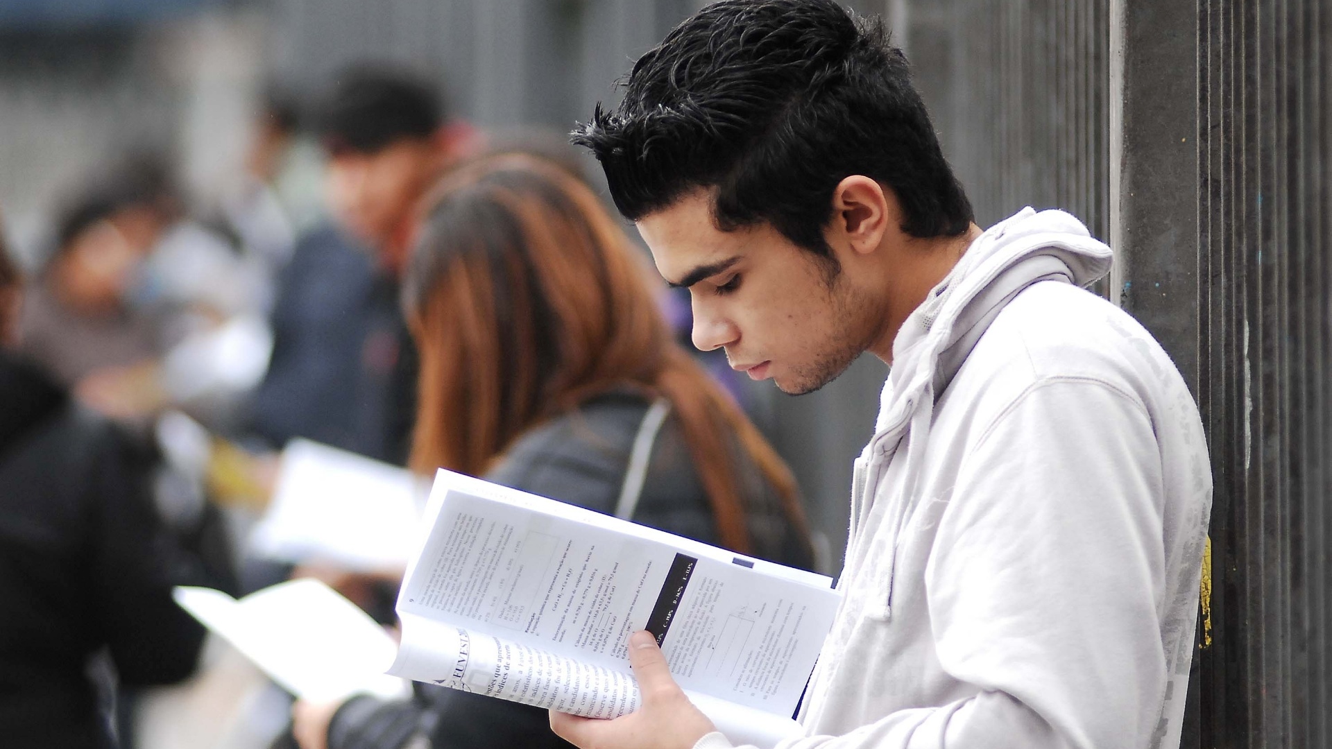 Candidatos fazem vestibular 2013 de inverno das Fatecs - Reinaldo Canato/UOL