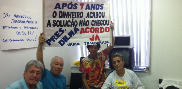 Os manifestantes ocupam uma sala do Instituto Aerus, no centro do Rio, desde a última quinta-feira - Julia Affonso/UOL
