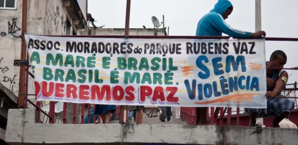 Comunidade da Maré realiza protesto contra os massacres e a criminalização dos moradores -  Reynaldo Vasconcelos/Futura Press
