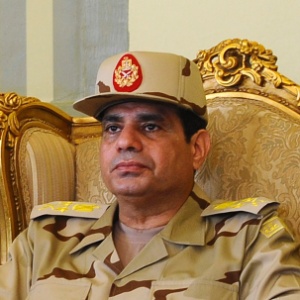 Sisi, que foi indicado por Mursi, pede à população que legitime a repressão em protestos "terroristas" - REUTERS/Stringer