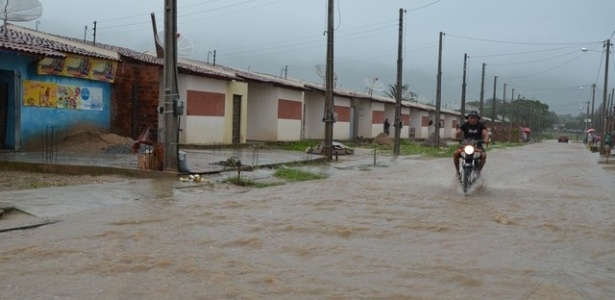 Casas do conjunto Newton Pereira Gonçalves, em União dos Palmares (a 73 km de Maceió) estão inundadas - Dagoberto Silva/Site Parada Obrigatória