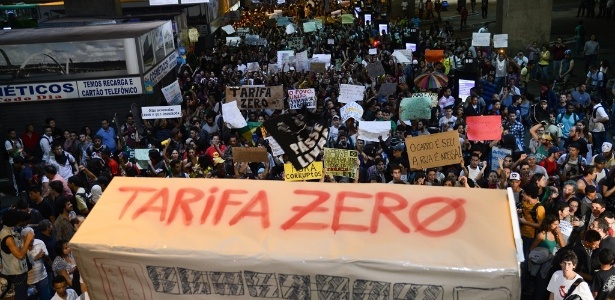 Vários protestos contra o aumento no valor das tarifas ou a favor do passe livre ocorreram em dezenas de cidades brasileiras no mês de junho - Fabio R. Pozzebon/ABr