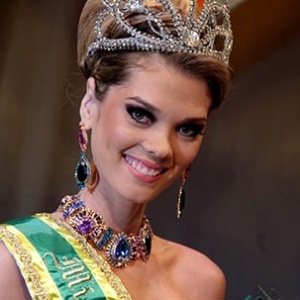 A bela Nathálya Araújo, de Castelo do Piauí, será a representante piauiense no Miss Brasil 2013 - Reprodução/Facebook/Miss Piauí