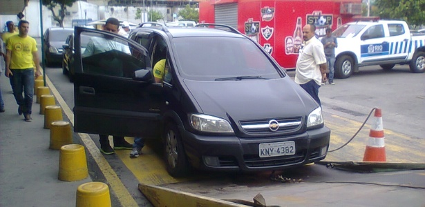 Segundo a Secretaria de Transportes, os carros não têm autorização da prefeitura e costumam cobrar para fazer o transporte de passageiros - Divulgação/Secretaria Municipal de Transportes do Rio