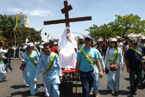 Inri Cristo chama papa Francisco de 