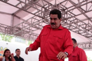 O presidente da Venezuela Nicolás Maduro disse: "Eles pensam que em outubro a Venezuela entra em colapso, assim planejaram, que sabotariam a comida das pessoas, a eletricidade, o combustível e as refinarias"