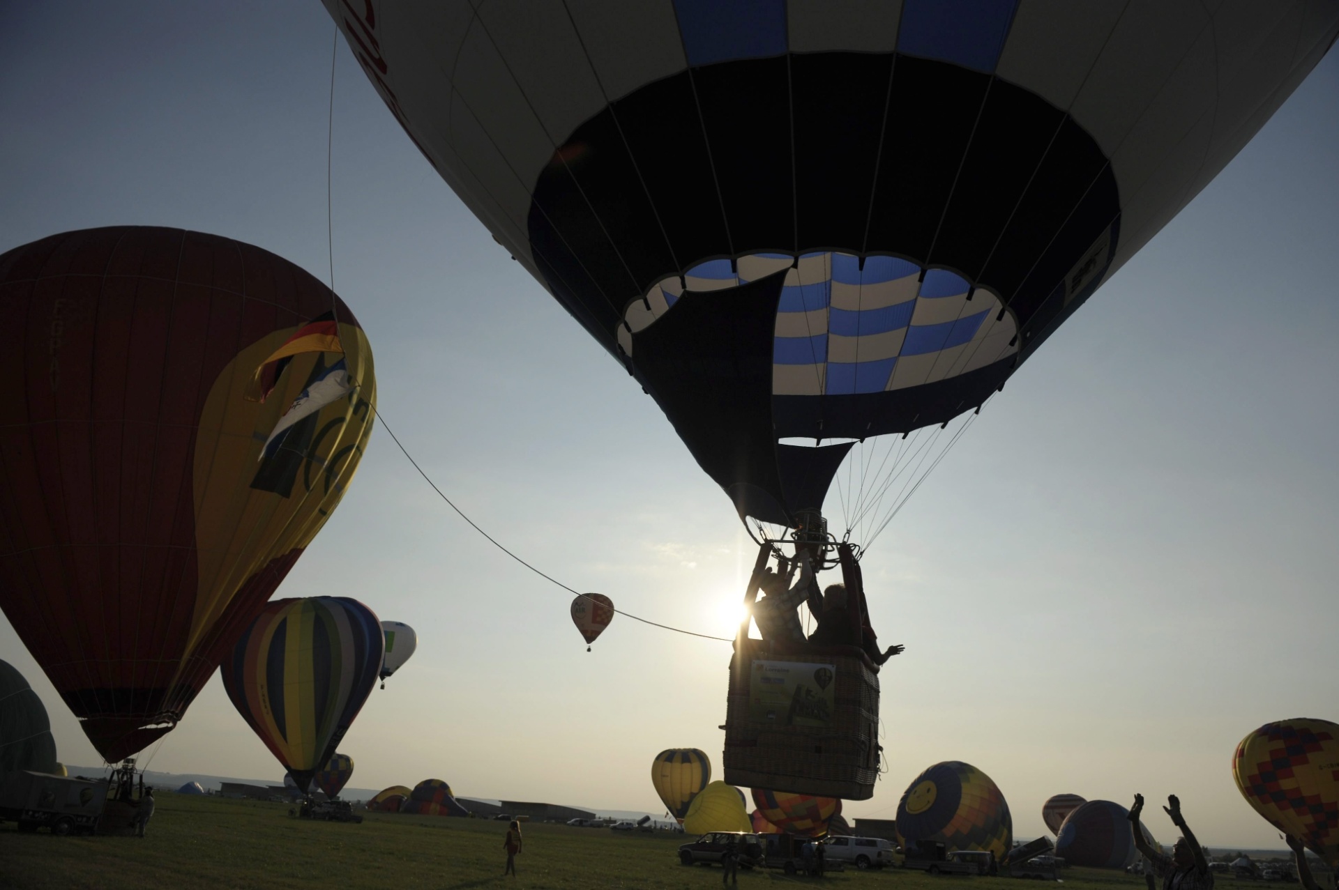 Fotos: Festival de balões colore o céu da França - 27/07 