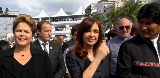 A presidente Dilma Rousseff, ao lado da presidente da Argentina, Cristina Kirchner, e do presidente da Bolívia, Evo Morales - Reprodução