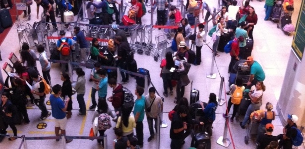 Movimentação de peregrinos da Jornada Mundial da Juventude no aeroporto Santos Dumont, no Rio - Carolina Farias/UOL