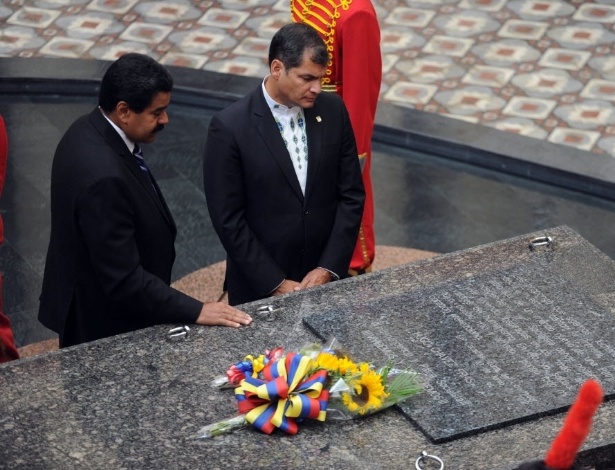 Os presidentes da Venezuela, Nicolás Maduro (esq), e do Equador, Rafael Correa - Leo Ramirez/AFP
