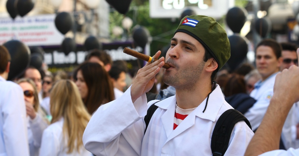 Resultado de imagem para mÃ©dicos cubanos revalida