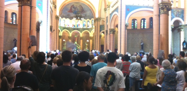 Missa cheia no primeiro domingo depois da visita do papa ao Rio - Gustavo Maia/UOL