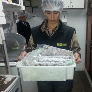 7.ago.2013 - Procon do Rio de Janeiro apreende escargot fora da validade em restaurante de luxo no Leblon - Divulgação/Procon