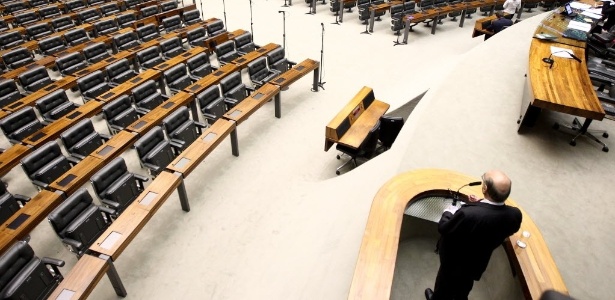 Plenário da Câmara dos Deputados, em Brasília; salários acima de R$ 28 mil foram cortados - Pedro Ladeira - 16.ago.2013/Folhapress