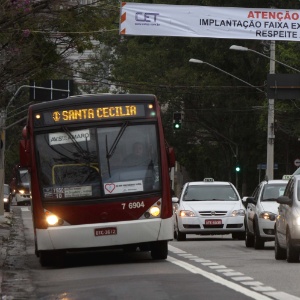Faixa exclusiva de ônibus na avenida Brigadeiro Luís Antônio, no sentido centro, em São Paulo - Marcos Bezerra/Futura Press