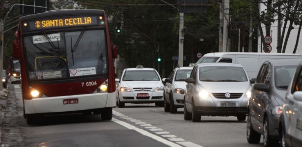 Faixas exclusivas de ônibus são apontadas como uma das causas que atraem mais usuários para o transporte público - Marcos Bezerra/Futura Press