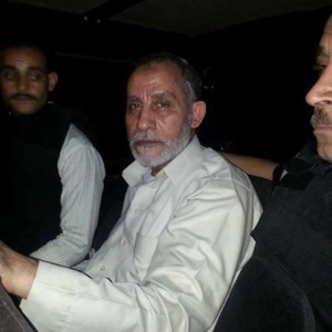 Mohammed Badie, líder supremo da Irmandade Muçulmana, em foto divulgada na terça-feira (20) pela polícia após ser preso por autoridades no Cairo