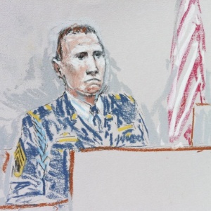 Retrato do sargento norte-americano Robert Bales feito durante audiência na qual pediu desculpas pelo massacre e, assim, escapou da pena de morte - Reuters