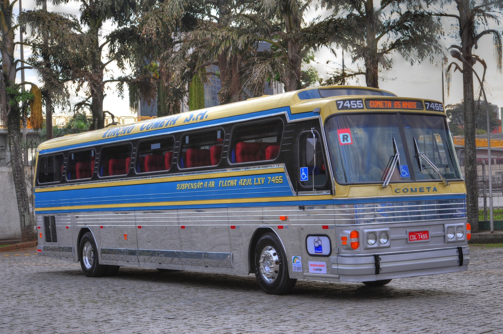 Fotos: Ônibus da Cometa faz viagem de volta ao passado - 26/08 ...