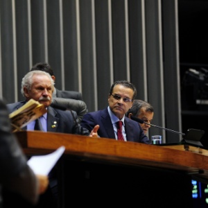 Deputado Henrique Eduardo Alves, presidente da Câmara (à dir.), durante sessão da casa - Gustavo Lima / Câmara dos Deputados