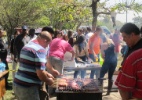 Após liberarem entrada da USP, manifestantes fazem churrasco em frente à reitoria - Lucas Rodrigues/UOL
