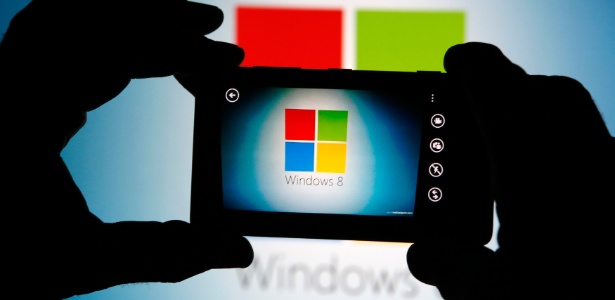 De acordo com o "The Verge", aparelhos perderão nome "Nokia" e vão se chamar "Microsoft Lumia" - Dado Ruvic/Reuters