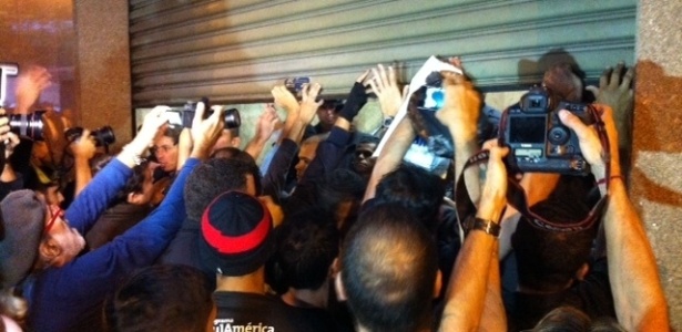 O confronto ocorreu quando os manifestantes tentaram invadir o local por um portão lateral - Gustavo Maia/UOL