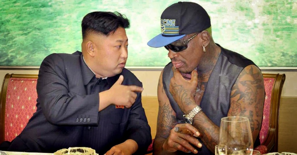 7.set.2013 - O líder norte-coreano, Kim Jong-un, se reúne com o ex-jogador americano e astro da NBA Dennis Rodman em Pyongyang (Coreia do Norte)