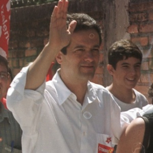 Toninho do PT, morto em 2001, durante campanha um ano antes - Ricardo Lima/Folhapress