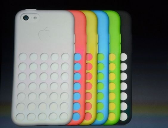 A Apple apresentou o iPhone 5c, que possui capinhas coloridas. Cada acessório custa US$ 29 (R$ 67)