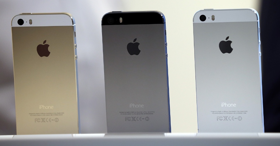 Além das três cores, o iPhone 5s será vendido em três modelos: 16 GB (US$ 199, cerca de R$ 455), 32 GB (US$ 299, aproximadamente R$ 683) e 64 GB (US$ 399, cerca de R$ 912), também com contrato de dois anos de fidelidade