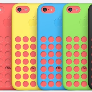 Além dos smartphones serem coloridos, a Apple venderá capas em várias cores e com esses círculos vazados. Acima, o iPhone 5C vermelho equipado com as capinhas coloridas (US$ 29 ou cerca de R$ 66)  - Divulgação