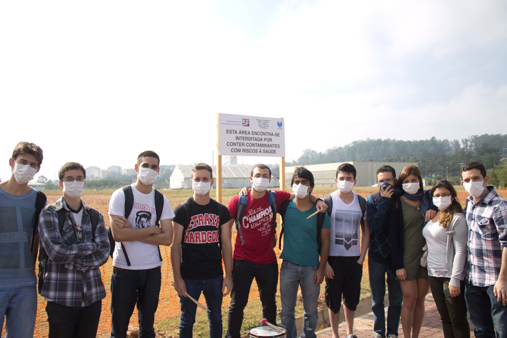 11.set.2013 - Professores e alunos protestam na USP Leste por melhorias na unidade. Os professores da USP Leste decretaram greve nessa terça-feira alegando preocupação com os riscos de trabalharem em uma área contaminada. - Beto Martins/Futura Press