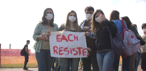 11.set.2013 - Professores e alunos protestam na USP Leste por melhorias na unidade - Beto Martins/Futura Press