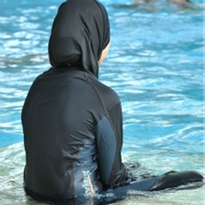 Justiça alemã sugere que estudante muçulmana use "burquíni" --como o modelo da foto-- na natação - Getty Images