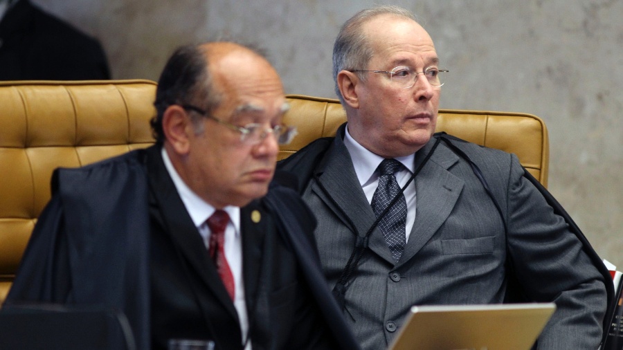 12.set.2013 - Imagem de arquivo dos ministros do STF (Supremo Tribunal Federal) Gilmar Mendes (à esq.) e Celso de Mello durante sessão plenária - Roberto Jayme/UOL