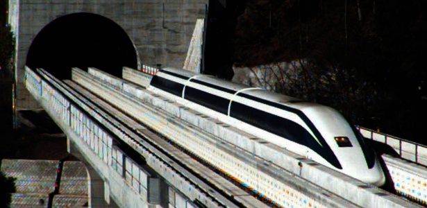 12.dez.1997 - Empresa japonesa Central Japan Railway Co. testa protótipo do trem Maglev, um modelo ultrarrápido que "flutua" magneticamente acima dos trilhos e alcançou, em teste, 521 km/h, de acordo com a companhia - Central Japan Railway Co. - 12.dez.1997