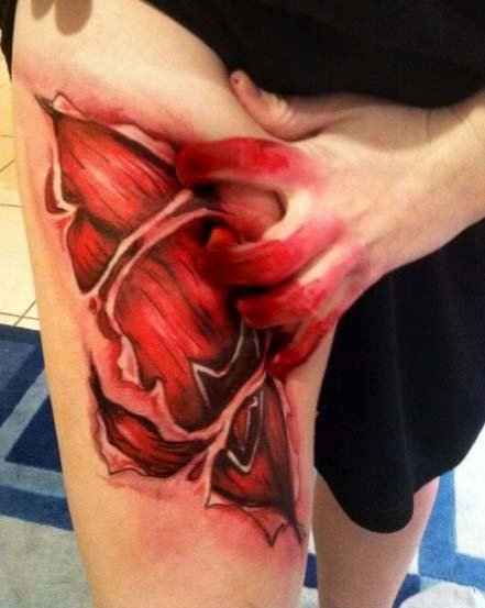 A estudante Jody Steel, 19, faz desenhos realistas nas próprias pernas durante as aulas em uma faculdade de Boston - Reprodução/www.jodysteel.com