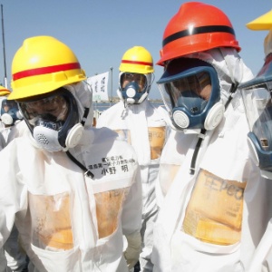 Shinzo Abe visita Fukushima nesta quinta-feira (19) - Kyodo News/EFE